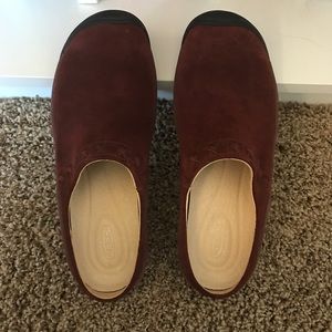 KEEN Mules in Burgundy with Cute Stitching Detail